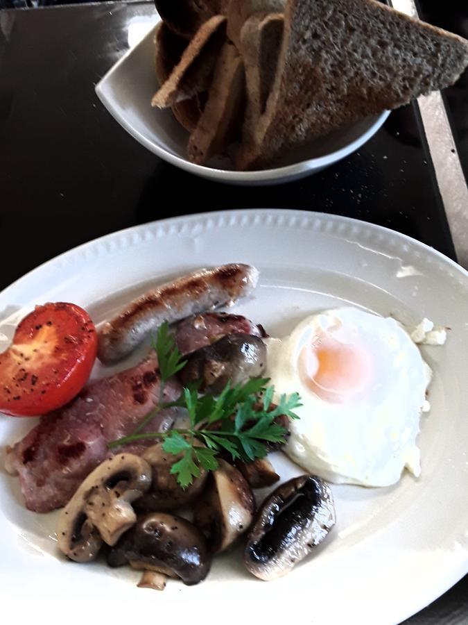 The Mitre Inn Witheridge Buitenkant foto
