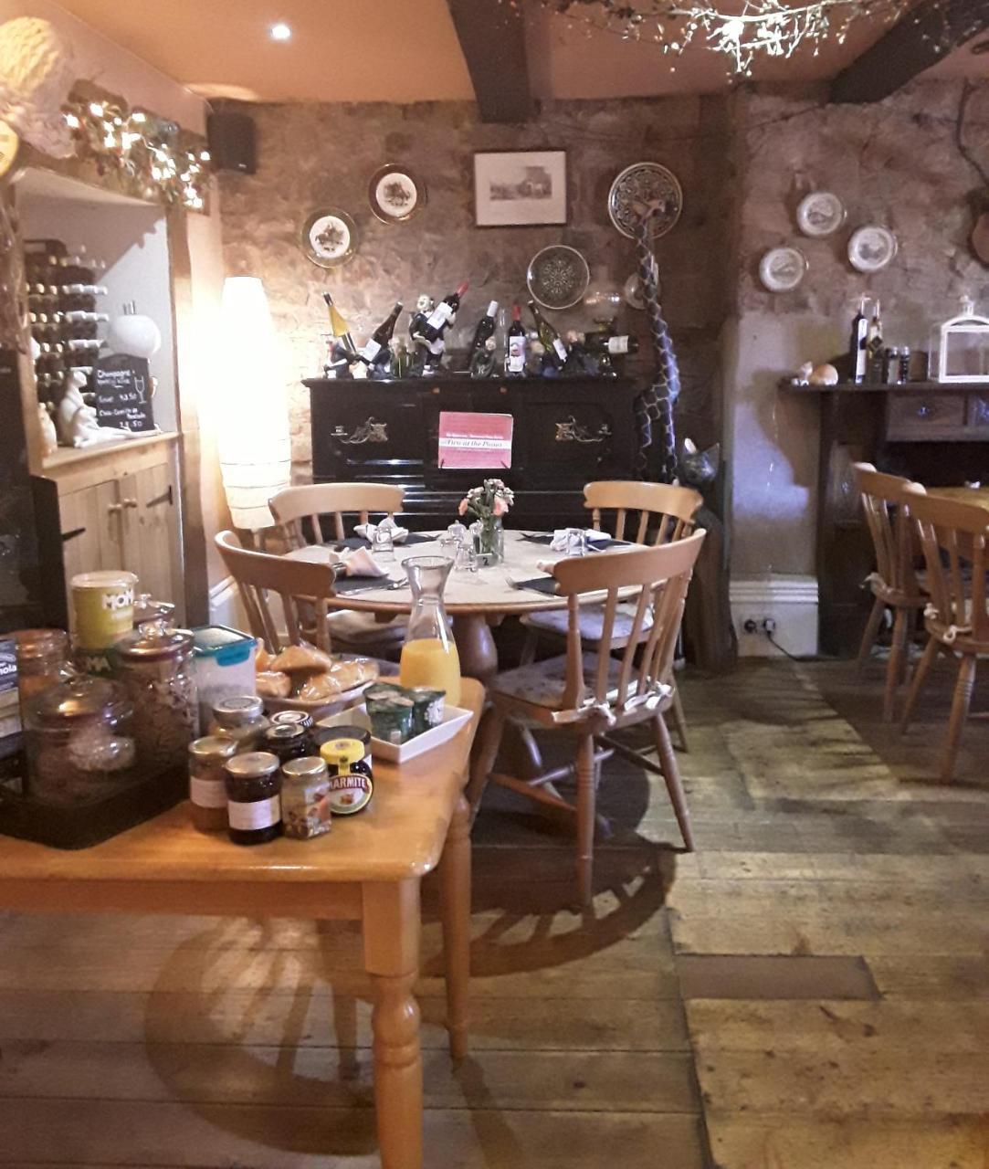 The Mitre Inn Witheridge Buitenkant foto